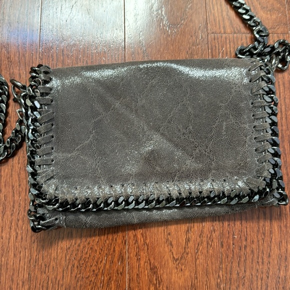 GENUINE ITALIAN LEATHER GUNMETAL GREY CROSSBODY BAG WITH DETACHABLE CHAIN STRAP - Picture 2 of 8